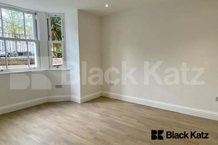 Offing Over 60 Sq. Mts. Of Living & Entertaining Space Flaxman Road , Loughborough Junction 